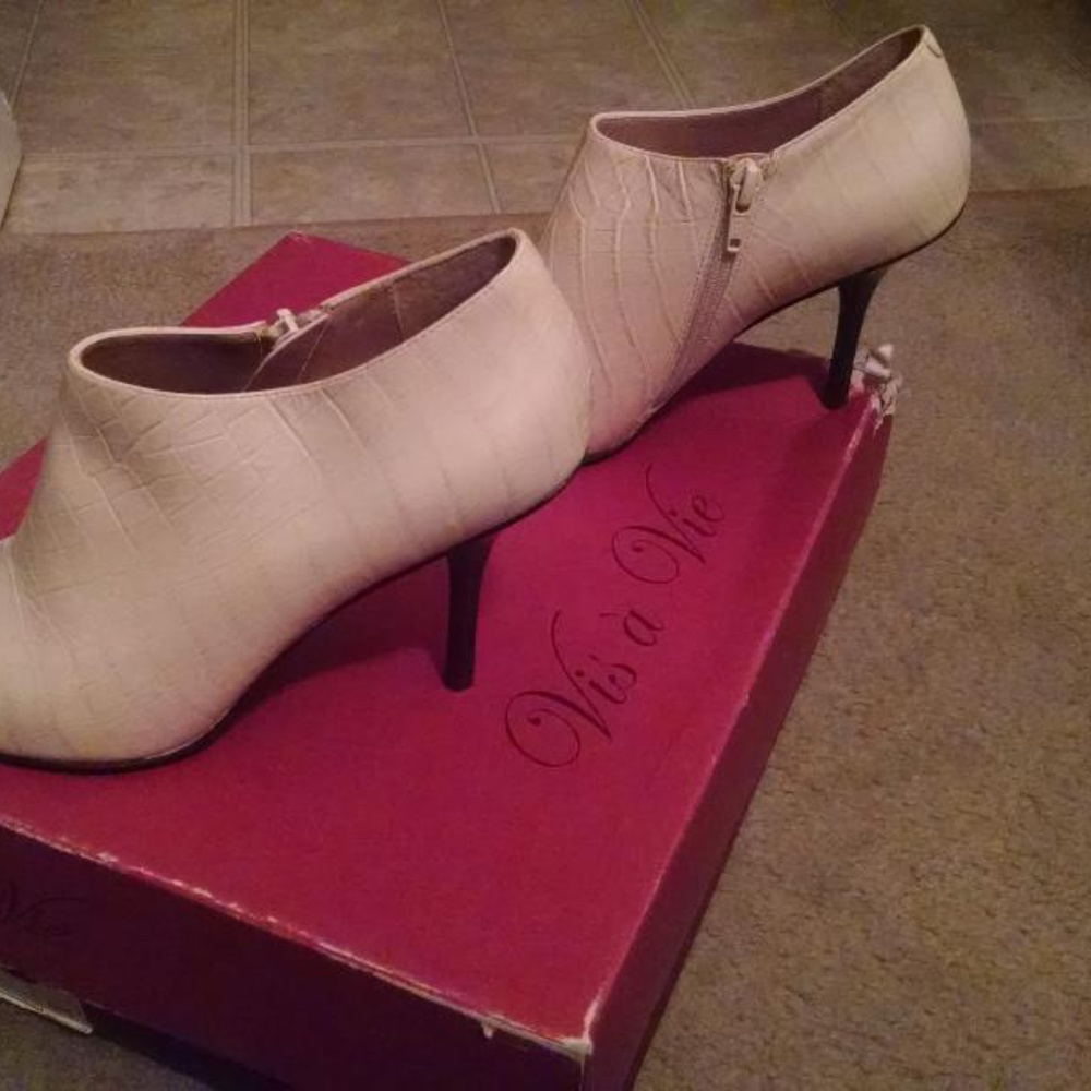 VIS A VIE "Alannis" Shoe Boot Bootie ~ Bone Croco